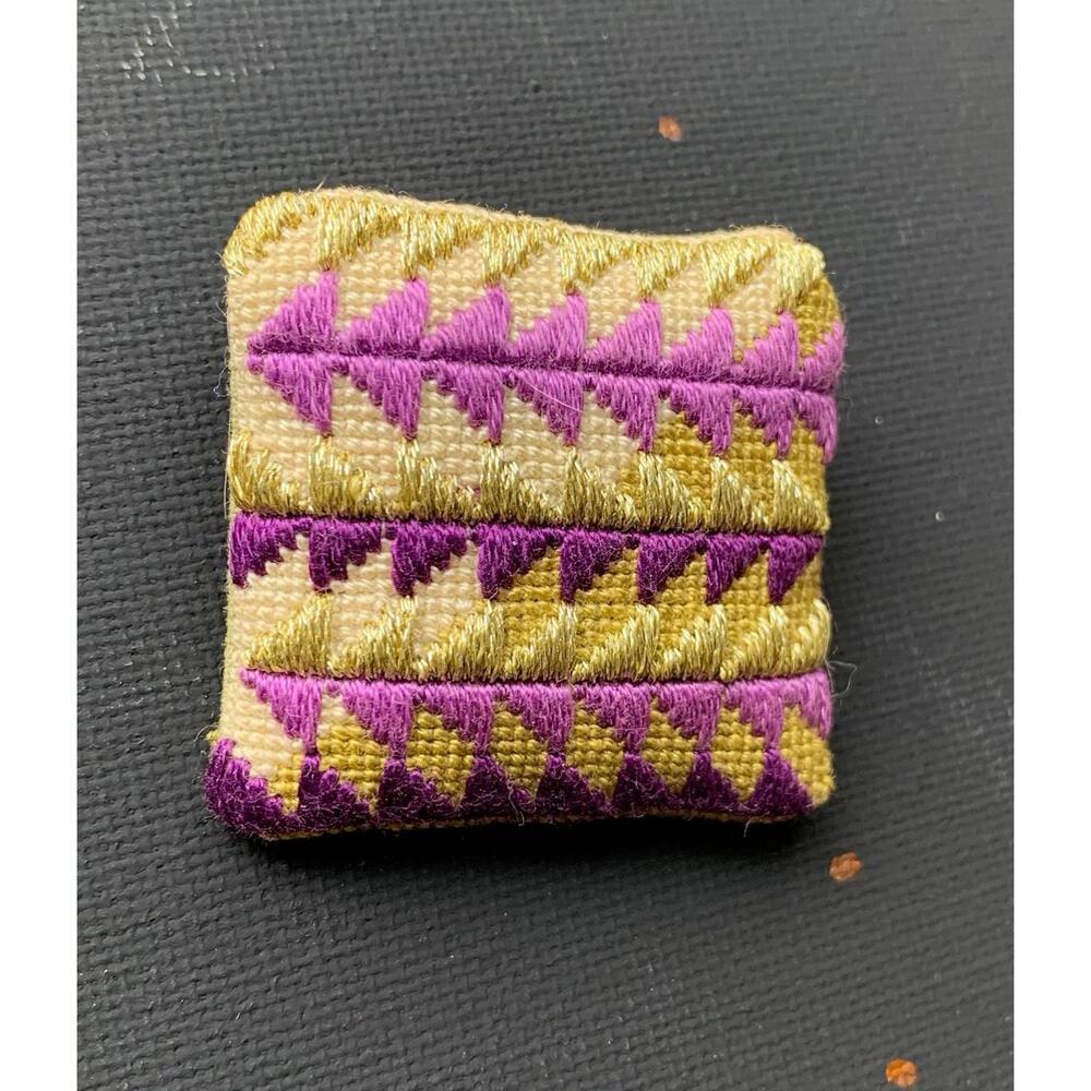 VTG Embroidered Brooch Signed S.E.B 1994 Handcrafted Purple Gold Green Geometric - Picture 5 of 7
